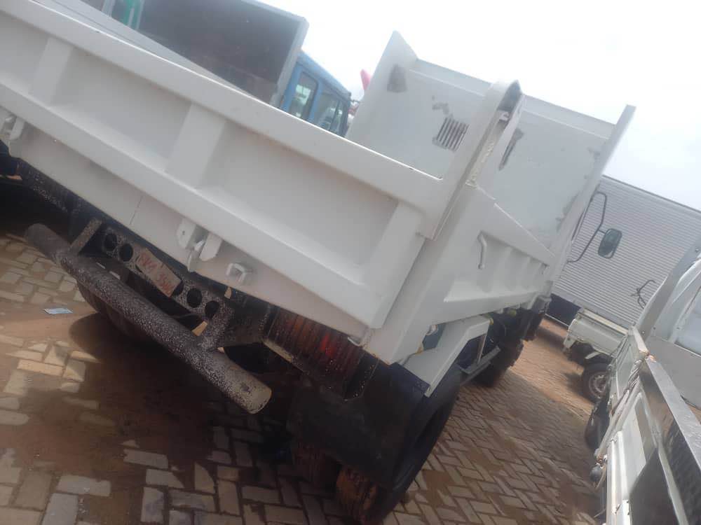 A picture of Fuso tipper on sale 120M negotiable