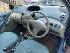 A picture of Toyota vitz for sale Manuel