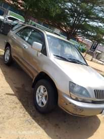 A picture of 2001 LEXUS RX 300 GOOD MACHINE