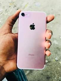 A picture of iPhone 7 plain storage 32Gb BH 93 Camera clean Condition