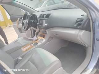 A picture of Highest grade toyota Highlander hybrid