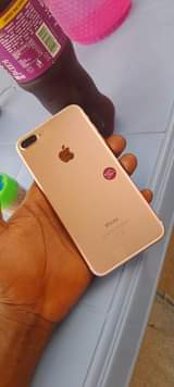 A picture of IPhone 7 plus gb128