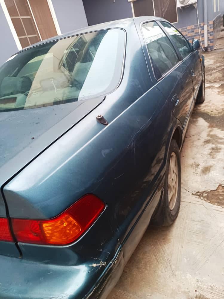 A picture of 2001 Toyota Camry First body