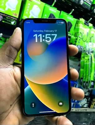 A picture of I phone x gb 64