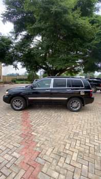 A picture of Neatly used Toyota Highlander 2005 model Everything is intact Buy