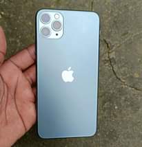 A picture of iPhone 11 pro max 256gb PRICE 699 000