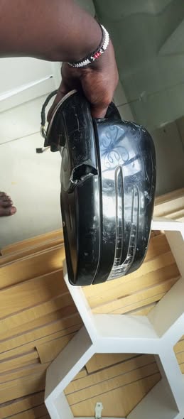 A picture of Am selling a used side mirror for a Mercedes Benz
