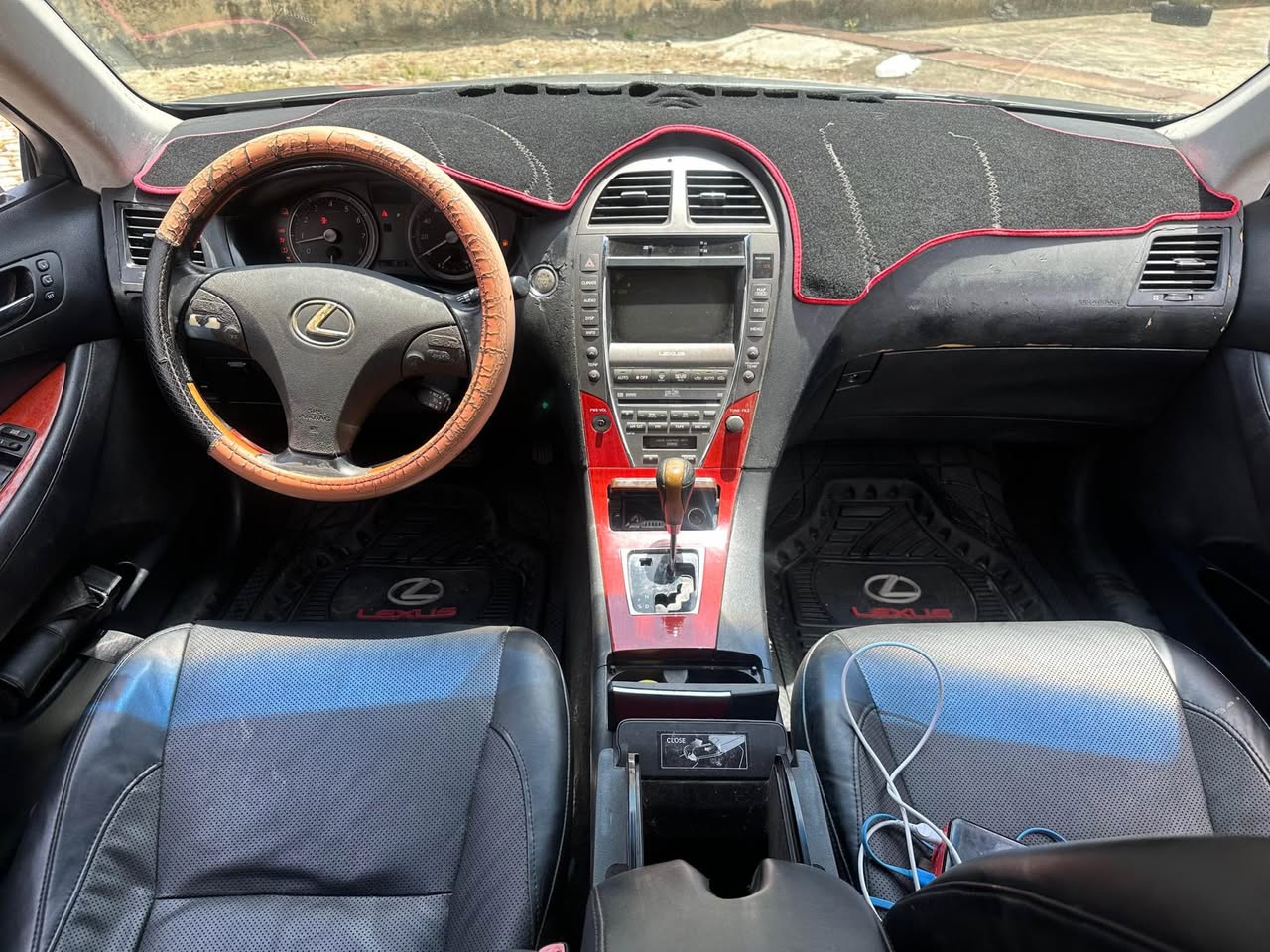 A picture of GOOD DEAL 2009 lexus es350 6 100 000