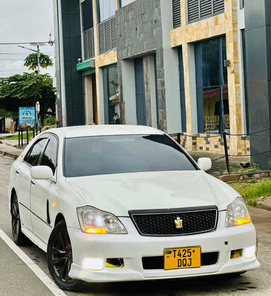 A picture of TOYOTA CROWN ATHLETE NAIUZA MIL 12 8 0743435416