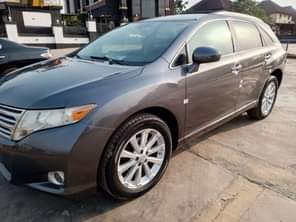 A picture of 2011 TOYOTA VENZA 4 plugs Toks Equivalent Full Option Nothing