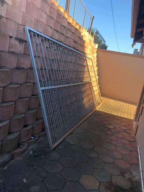 A picture of Drive way gate