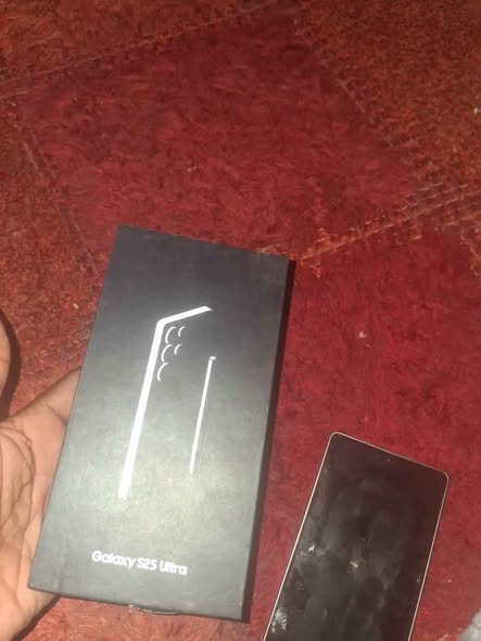 A picture of Samsung S25 ultra