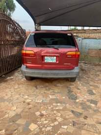 A picture of 2001 Toyota Sienna