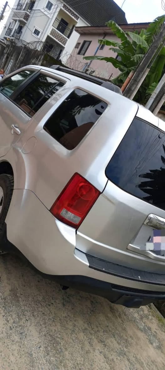 A picture of Honda pilot