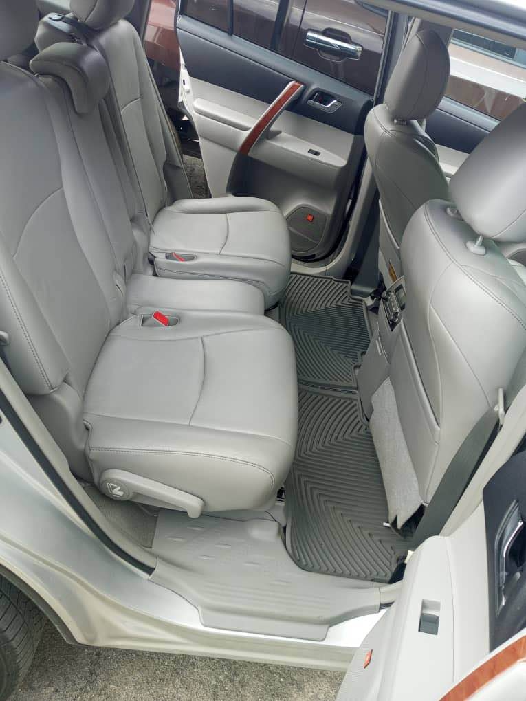 A picture of Foreign used Toyota Highlander Limited 2010 18m
