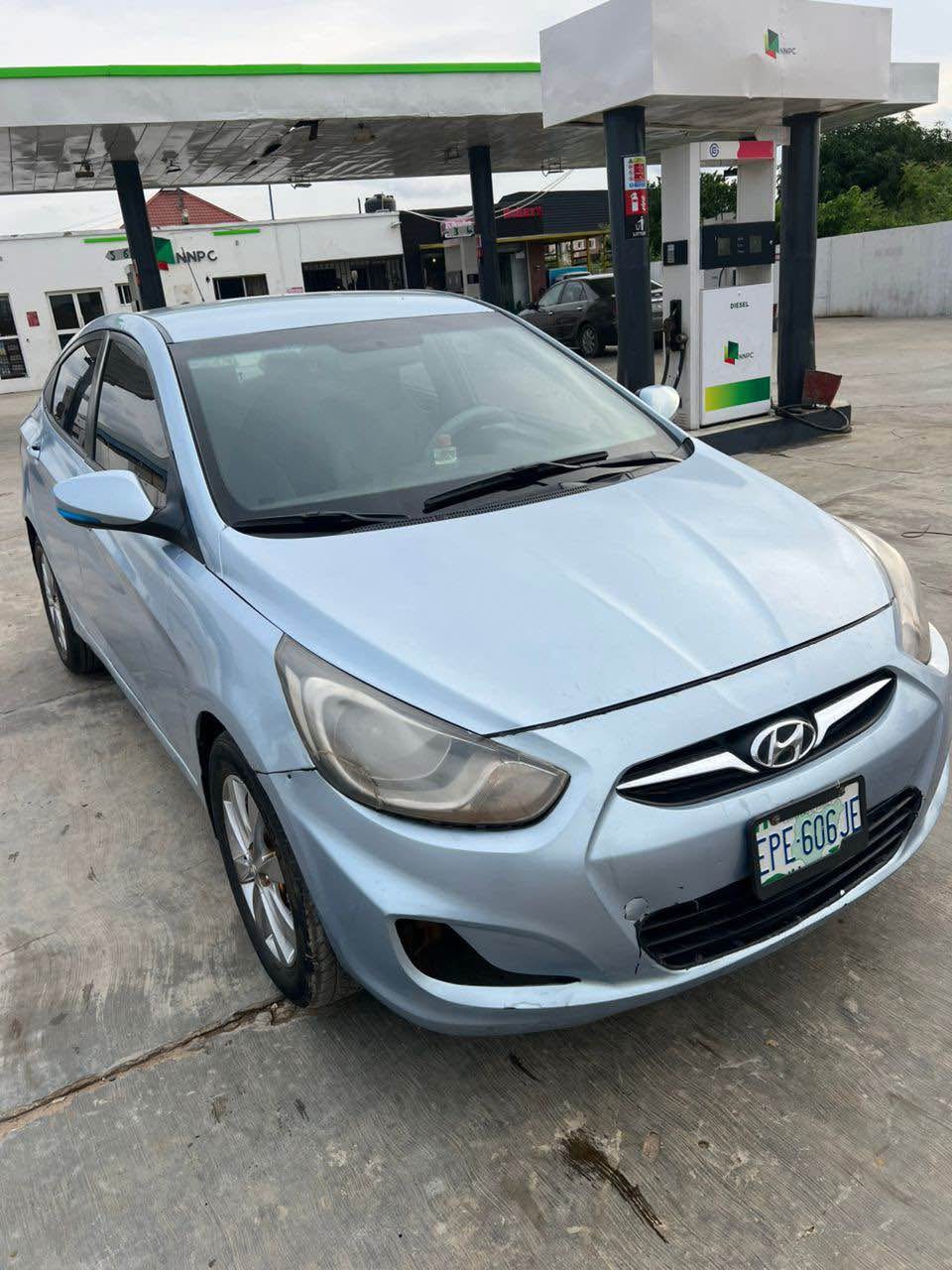 A picture of Hyundai Accent 2013