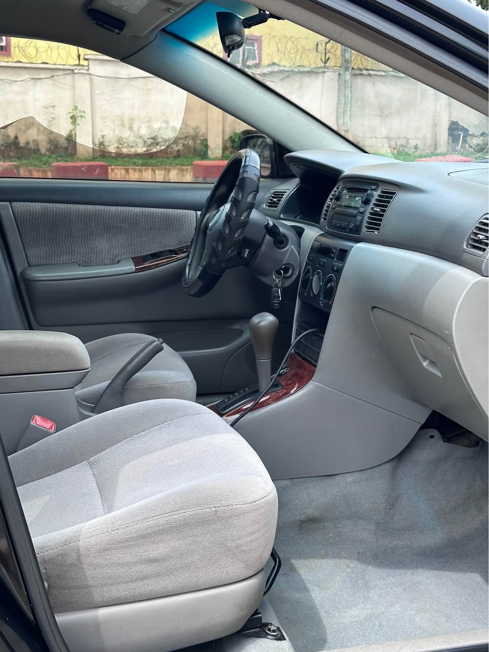 A picture of TOYOTA COROLLA 2007