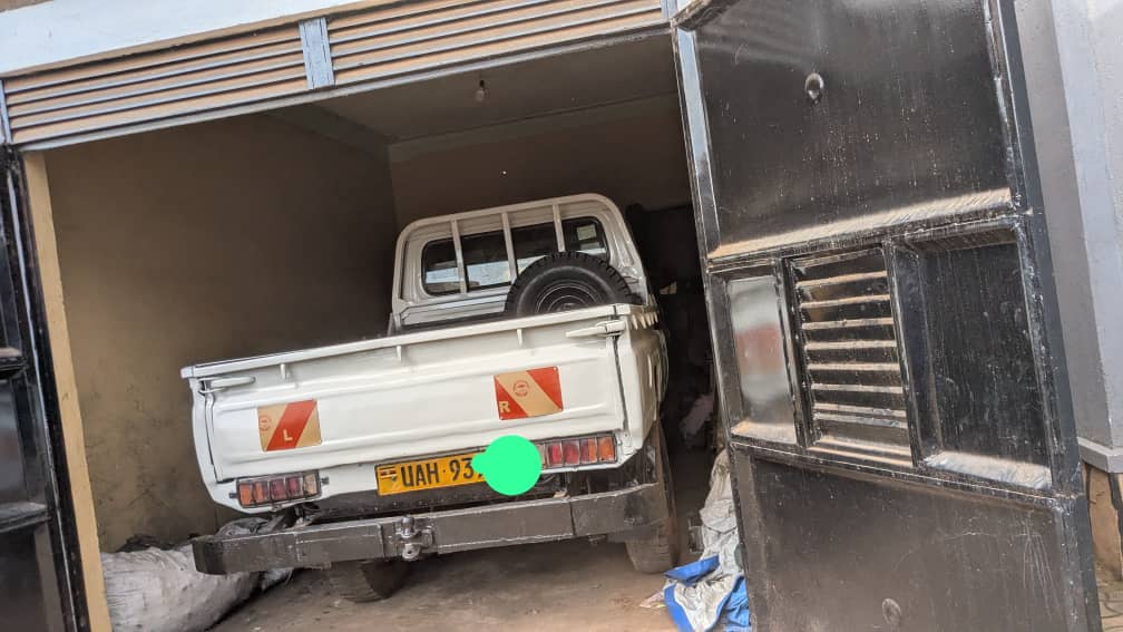A picture of Land cruiser single cabin