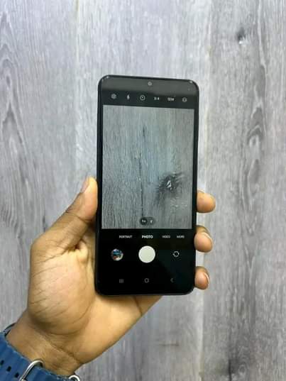 A picture of Samsung a04s