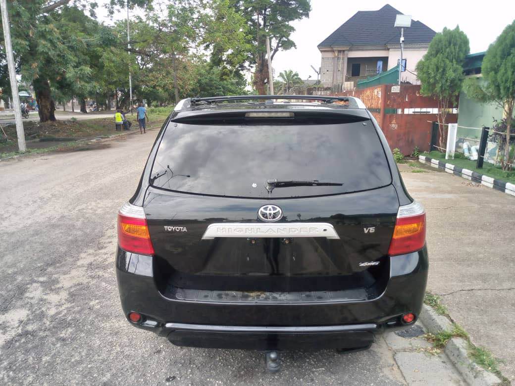 A picture of Toyota Highlander 2008