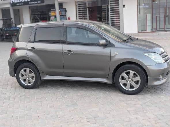 A picture of TOYOTA IST