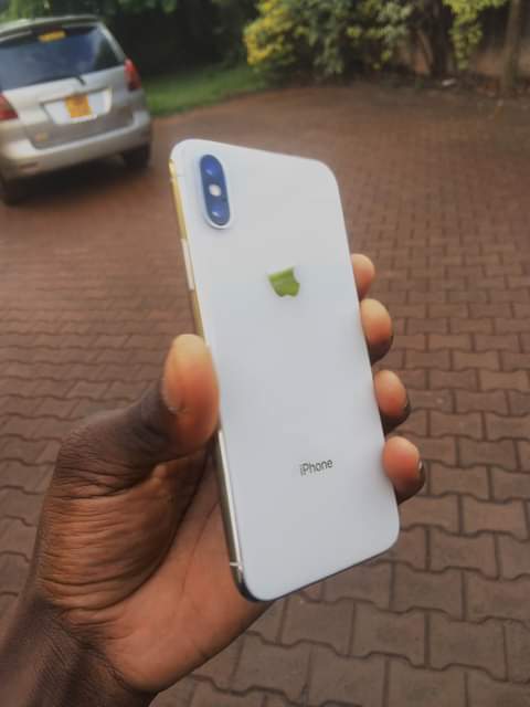 A picture of Clean peace iPhone X for swap with note 10 if