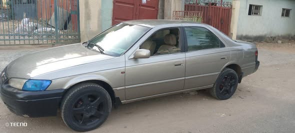 A picture of 2000 Toyota camry