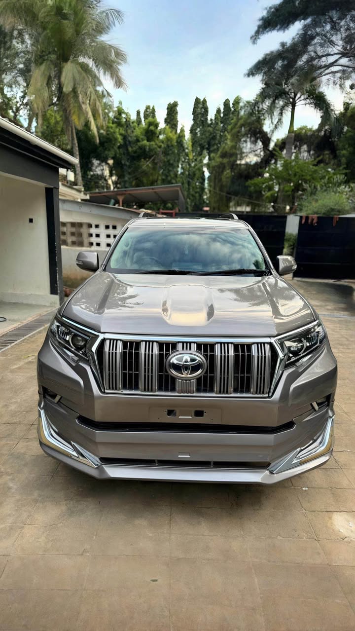 A picture of TOYOTA PRADO