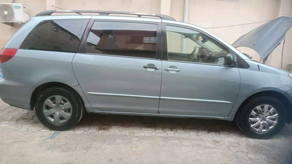 A picture of 2009 Toyota Sienna