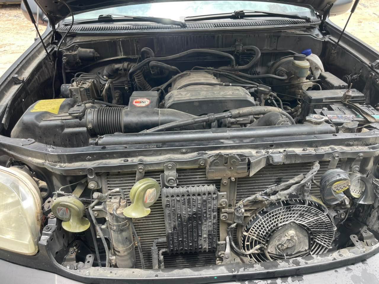 A picture of Toyota sequoia 2004
