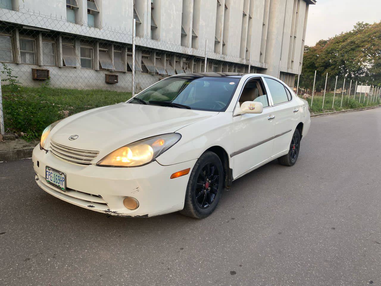 A picture of LEXUS ES 300 YEAR 2003 
