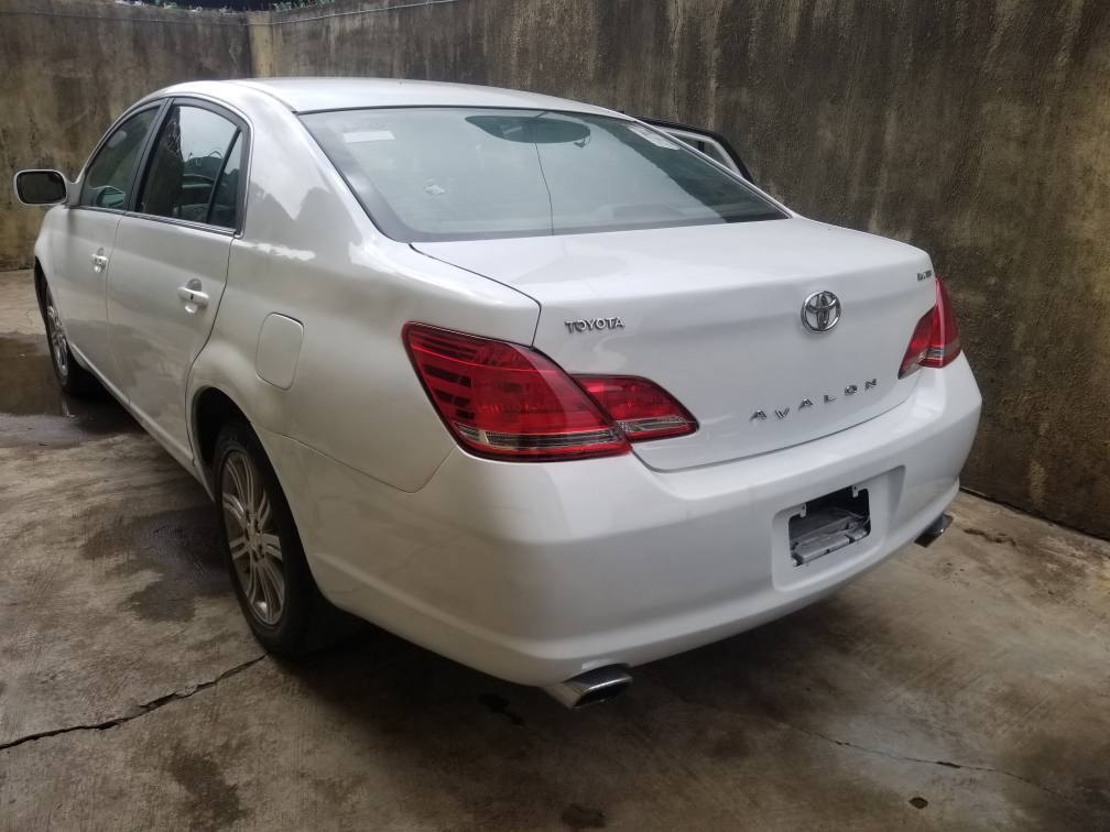 A picture of Toyota Avalon 2006 limited