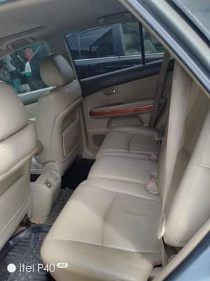 A picture of 05 RX330