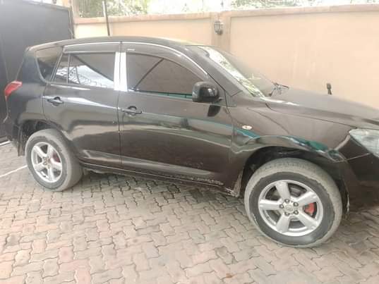 A picture of TOYOTA RAV4 2005