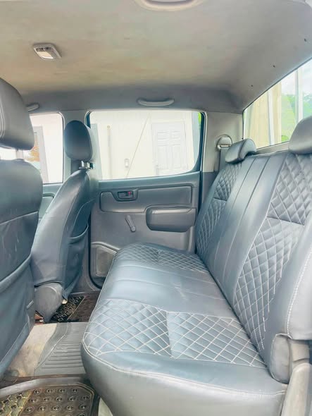 A picture of 2013 TOYOTA HILUX FAIRLY USED KEY ENTRY MANUAL TRANSMISSION