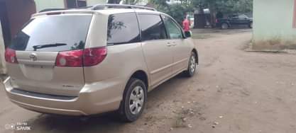 A picture of Very sound and clean 2005 Toyota sienna Engine is untampered