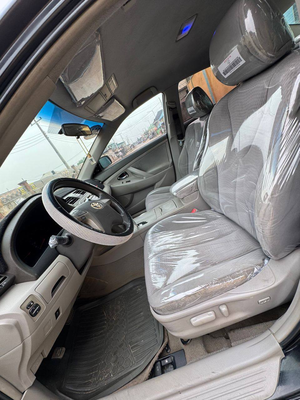 A picture of 2011 TOYOTA CAMRY LE 4plug
