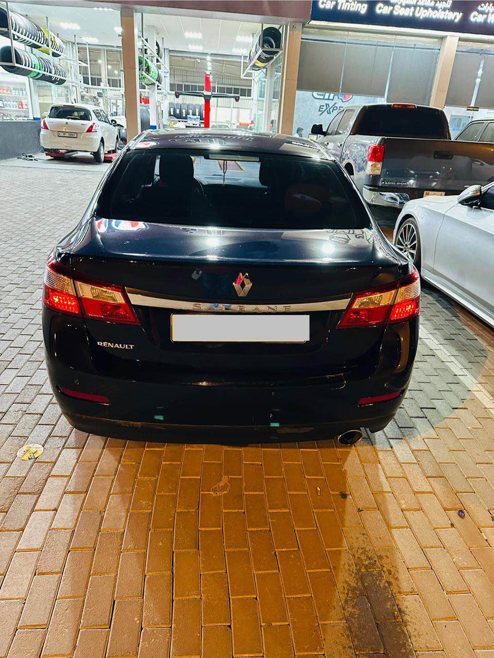 A picture of Renault Safrane 2012 Model