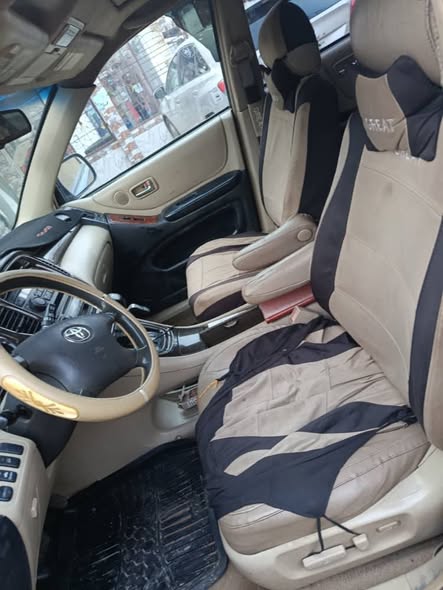 A picture of 2003 Toyota Highlander Registered