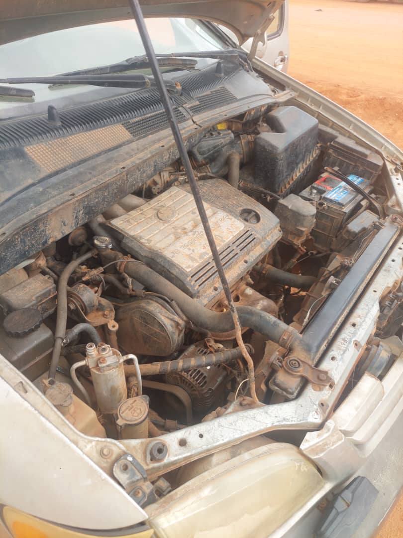 A picture of Toyota sienna 2002 registered 09066107030 