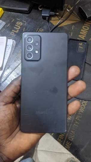 A picture of Samsung A72