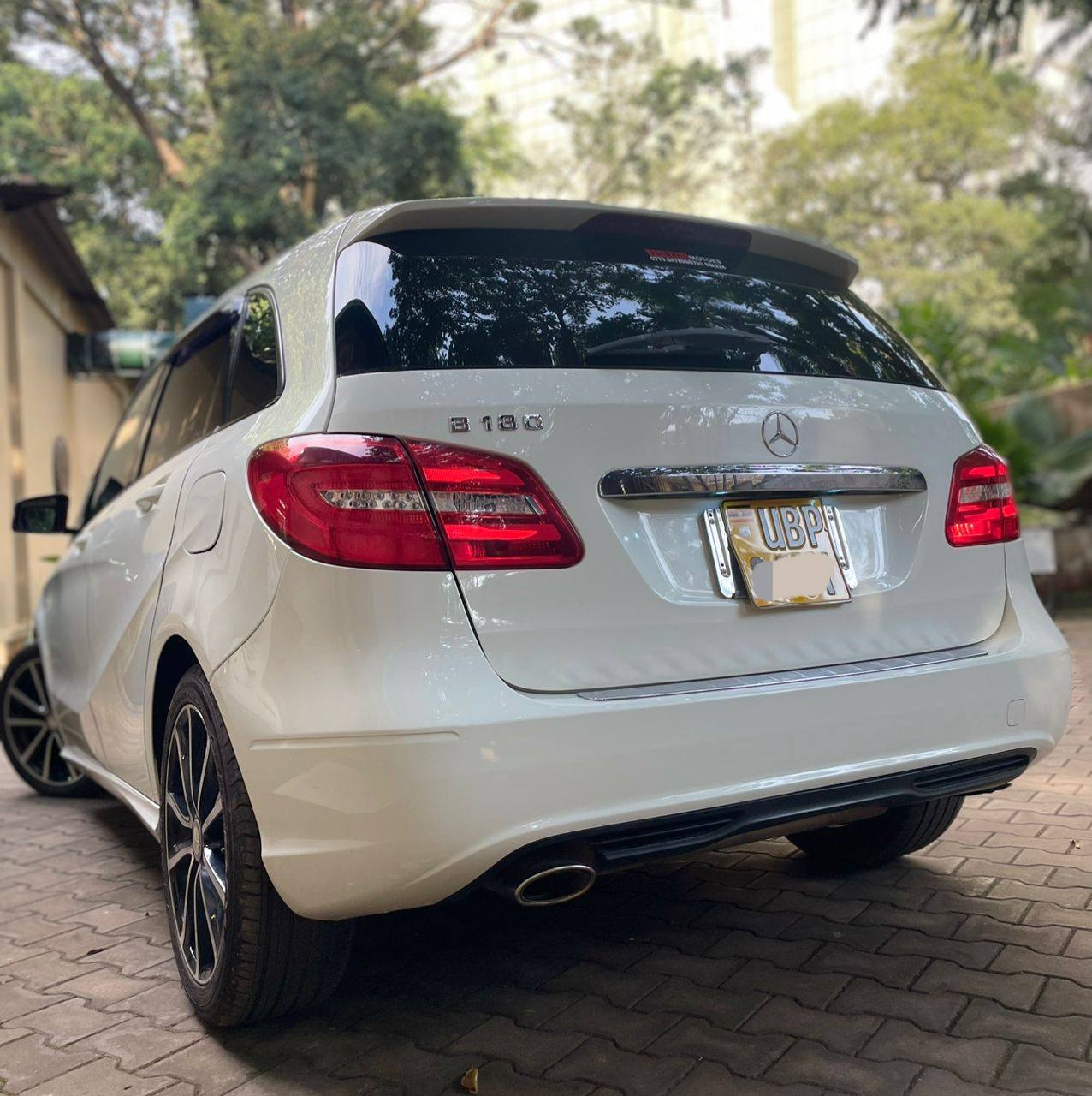 A picture of Mercedes Benz B class on sale at 33m Ugx