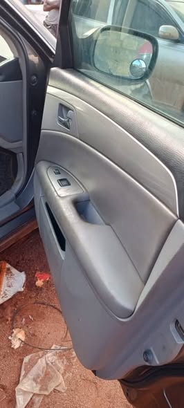 A picture of Destress sales sharp 06 Toyota Avalon