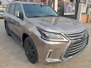 A picture of Lexus LX 570