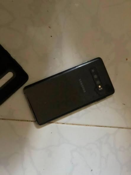 A picture of Samsung s10