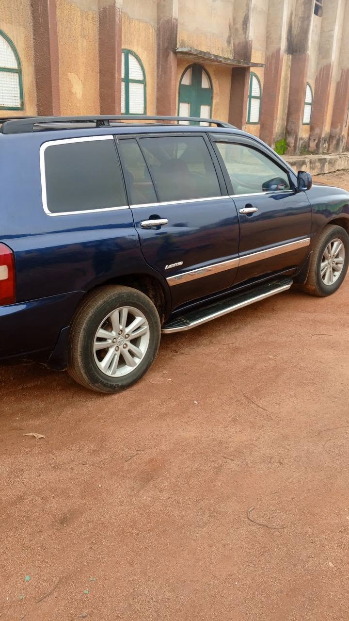 A picture of Neatly used Toyota Highlander with verything intact going for 4