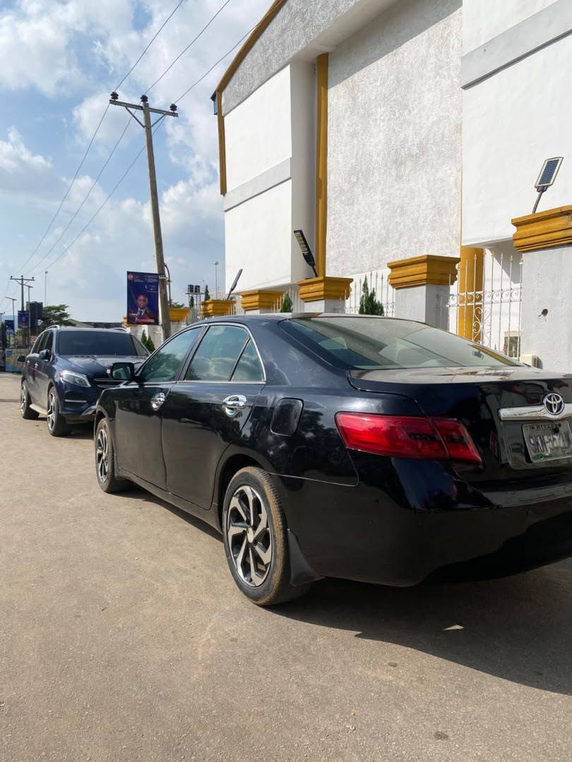 A picture of Sharp 2008 Toyota Camry with untempered engine and gear Ac