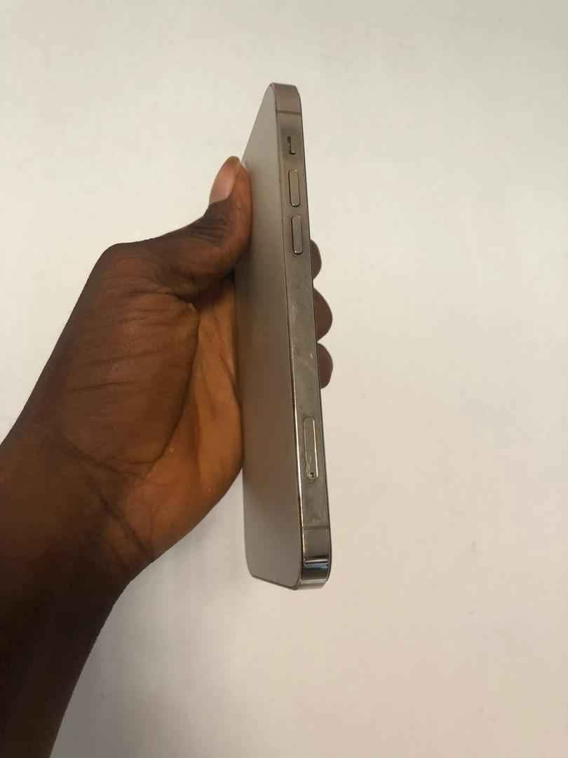 A picture of Iphone 12 pro 128g