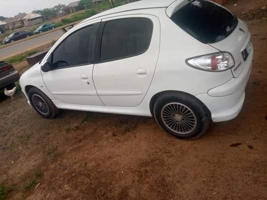 A picture of Peugeot 206