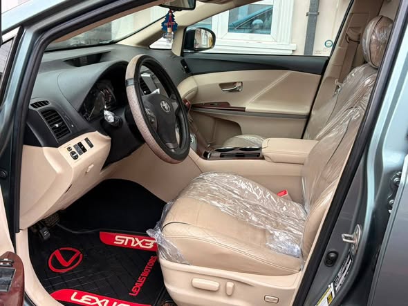 A picture of Toyota Venza 2010